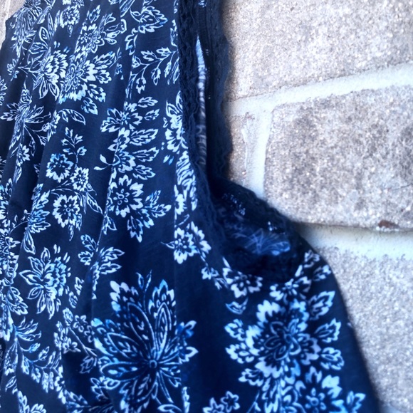 RETROLOGY | Navy White Cold Shoulder Shirt w/ lace - Picture 6 of 7